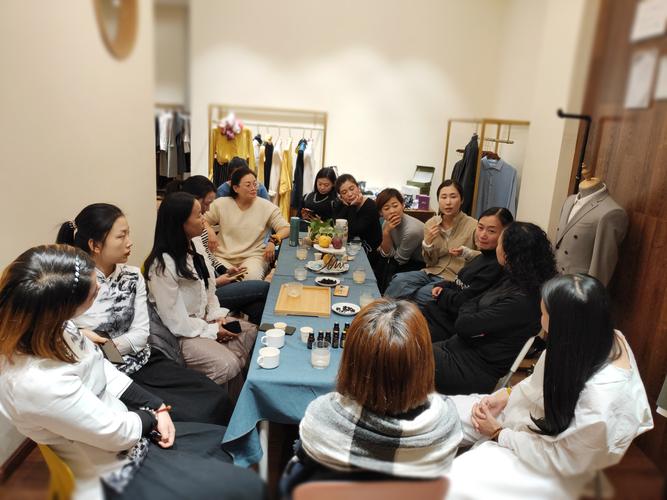 薛丹青,公司经营范围包括:企业信息咨询服务;企业形象策划
